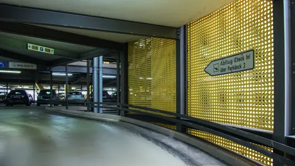 Auto Parken Flughafen Halle Leipzig www.mdf-ag.com