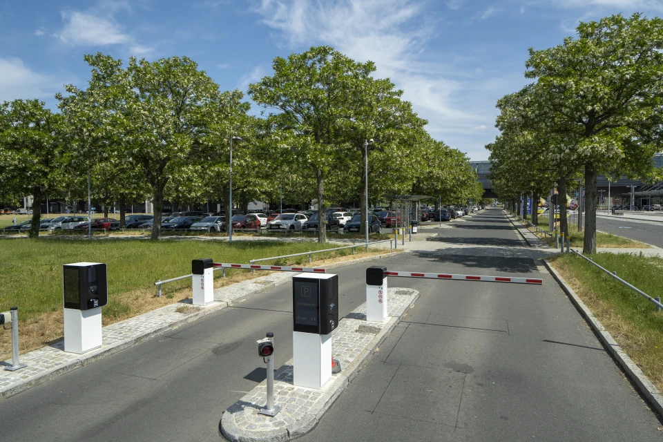 Richter 6 Frenzel Parken Halle Airport www.mdf-ag.com