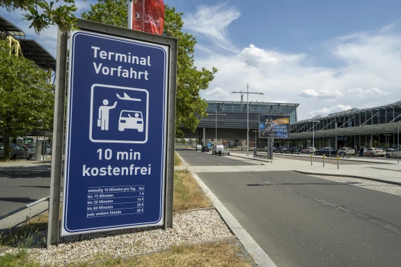 Antrag Für Expetienten Parken 2019 Flughafen Halle Leipzig www.mdf-ag.com